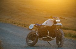 Deus Ex Machina x Unité Garage