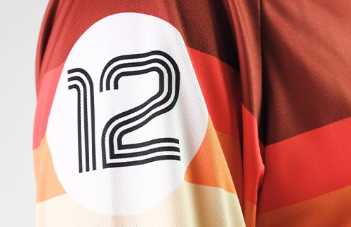 Nouveau garage d'unité de maillot de course