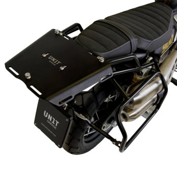 Top case universel en aluminium Atlas 44L + Porte-bagages arrière avec poignées passager Triumph Street Scrambler 900 (à partir de 2026)