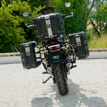 Ensemble de sacoches latérales Atlas en aluminium 48L+41L + Cadre pour sacs Atlas en aluminium Triumph Street Scrambler 900 (à partir de 2026)