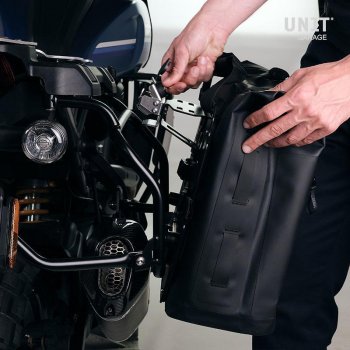 Deux sacoches cavalières Khali en TPU 35L - 45L + Paire de plaques aluminium avec cadres Triumph Street Scrambler