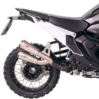 Double échappement de style GP BMW R1300GS en titane