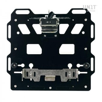 Sac en aluminium Atlas 34L sur le côté du silencieux