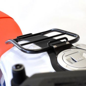 Porte-bagages avec bande de réservoir marron