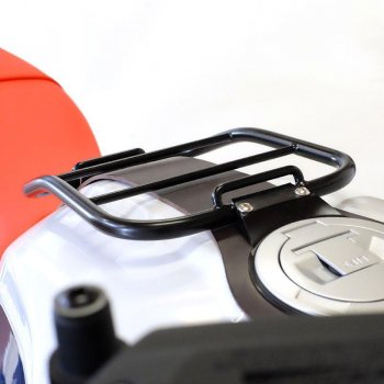 Porte-bagages avec bande de réservoir marron