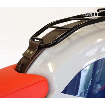 Porte-bagages avec bande de réservoir marron