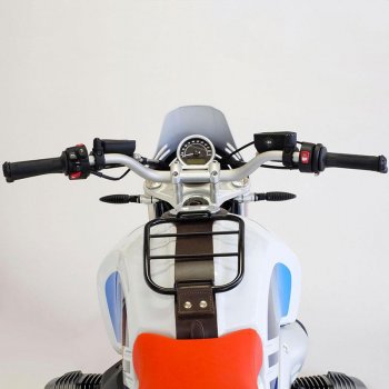 Porte-bagages avec bande de réservoir marron