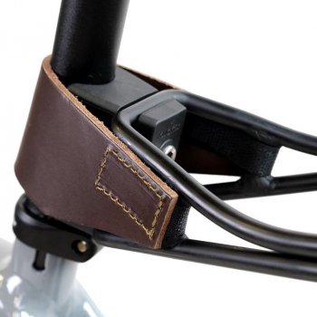 Porte-bagages pour tube de selle à dégagement rapide avec revêtement en cuir