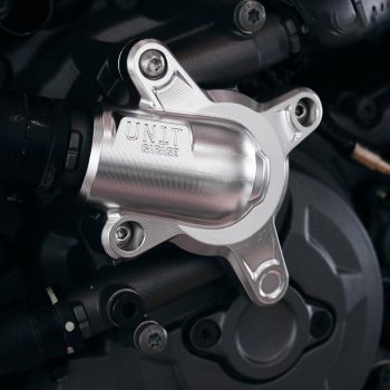 Protection pompe à eau Ducati V2
