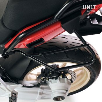 Moto Guzzi V100 Mandello cadre gauche